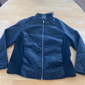 CAVALINI. NWT 2X Black Faux Leather Jacket, Stretchy side panels, front zipper.